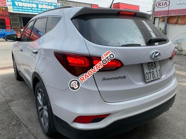 Xe Hyundai Santa Fe 2.2L 4WD năm 2017, màu trắng, 820tr-0