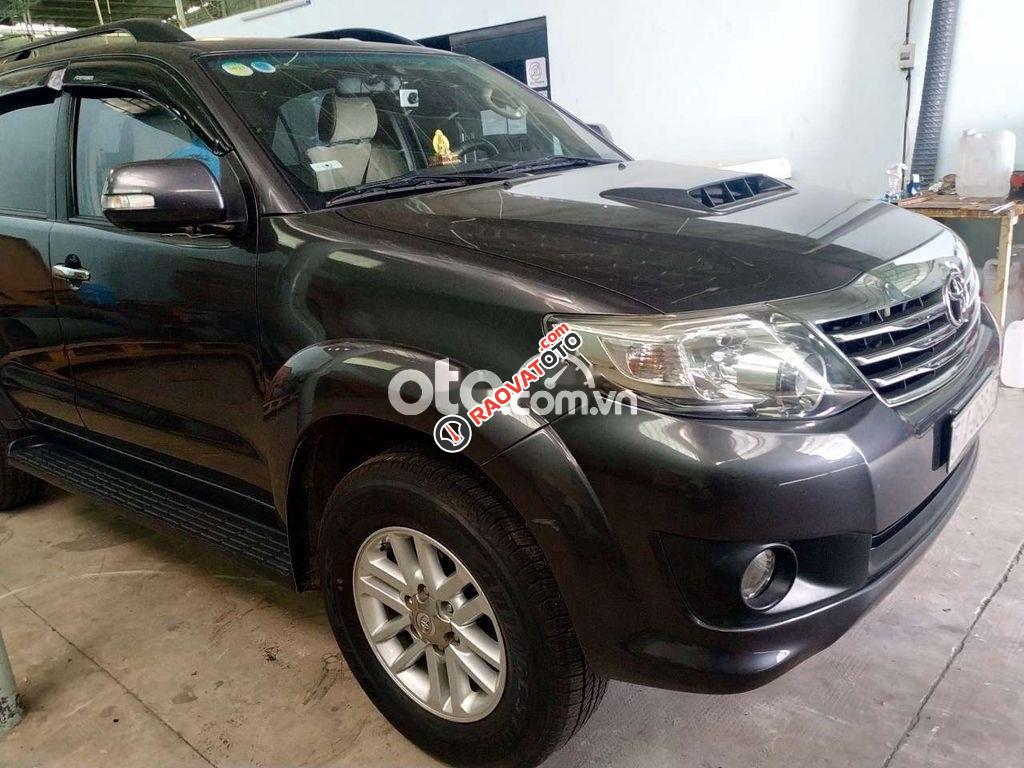 Cần bán lại xe Toyota Fortuner 2.5 G năm sản xuất 2014, màu xám xe gia đình-6