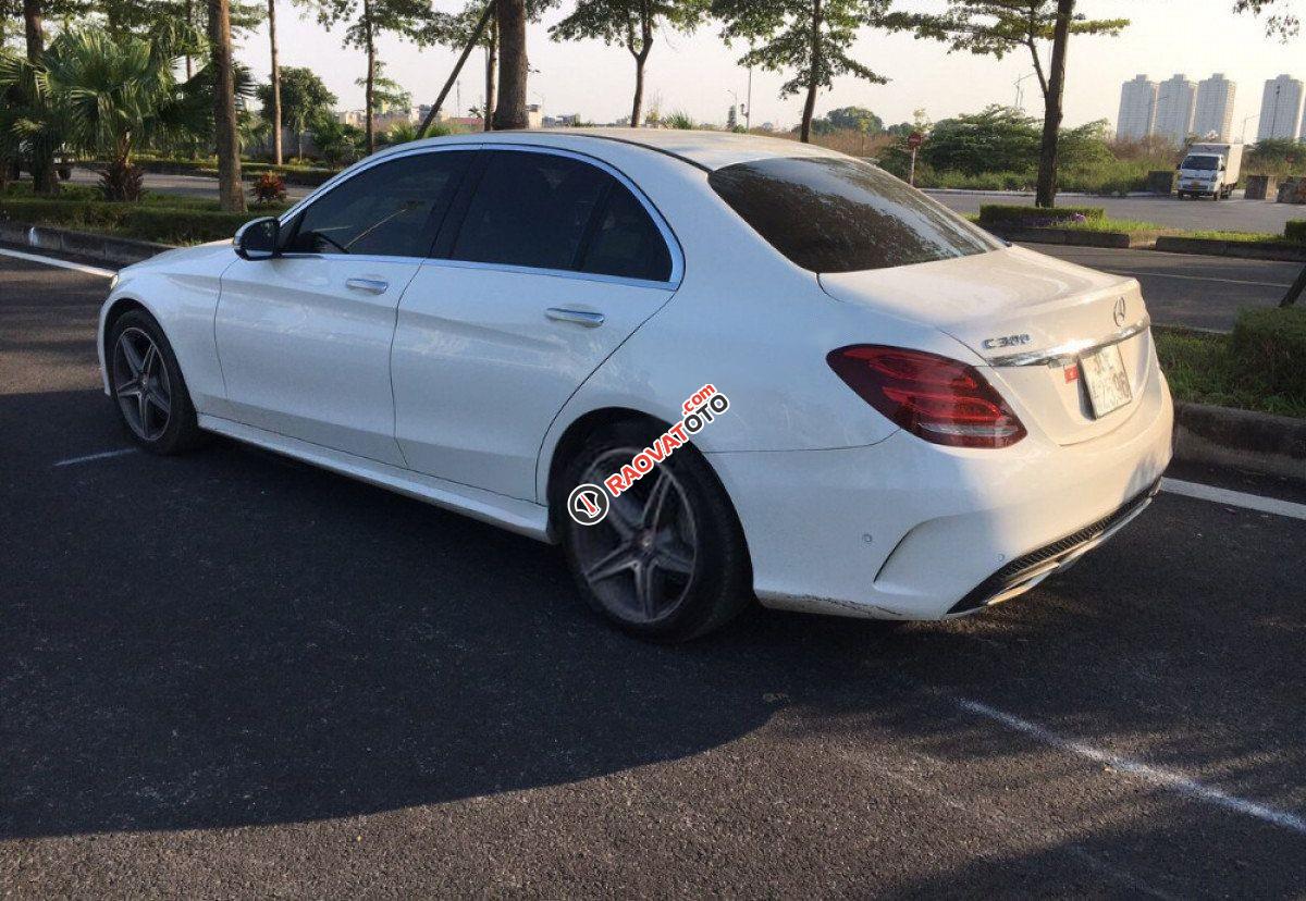 Cần bán lại xe Mercedes C300 AMG năm sản xuất 2016, màu trắng-2