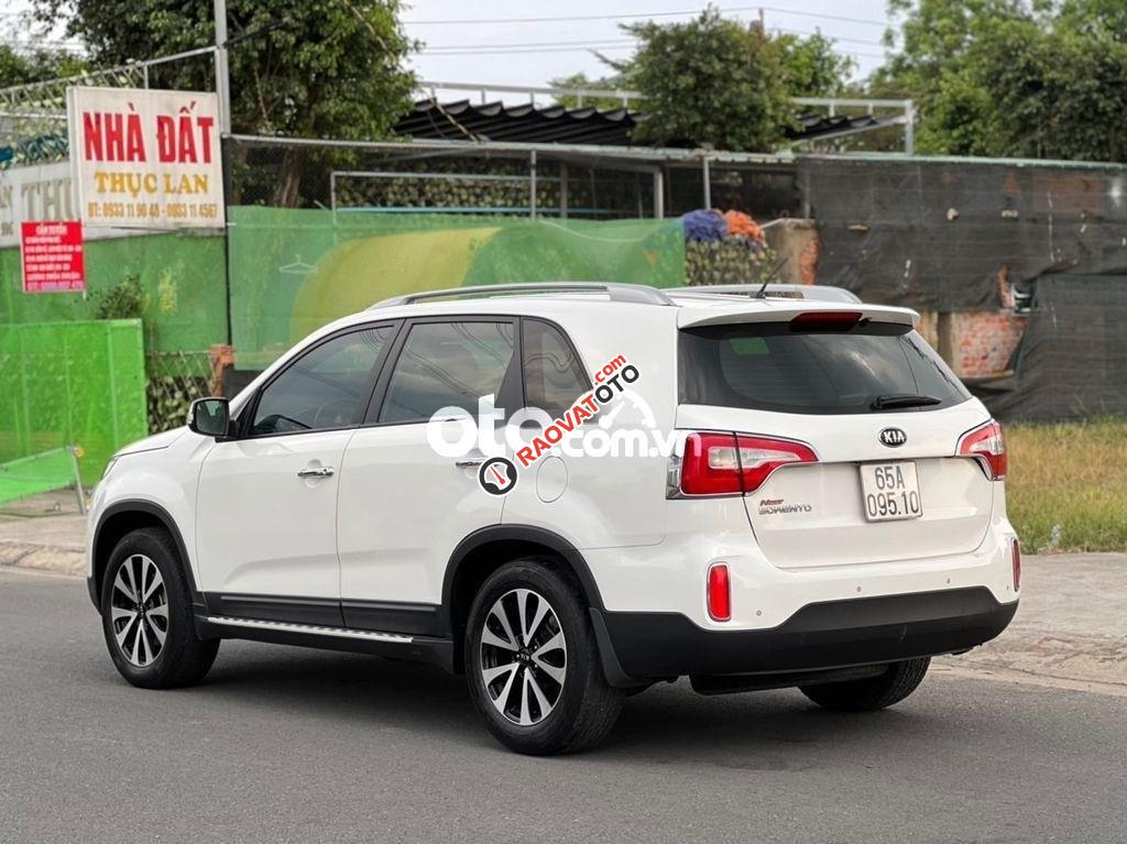 Cần bán Kia Sorento 2.4AT năm 2016, màu trắng, 570tr-2