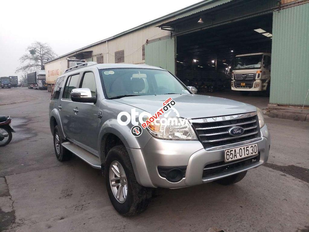 Cần bán Ford Everest 2.5MT sản xuất năm 2011, màu bạc, xe nhập-4