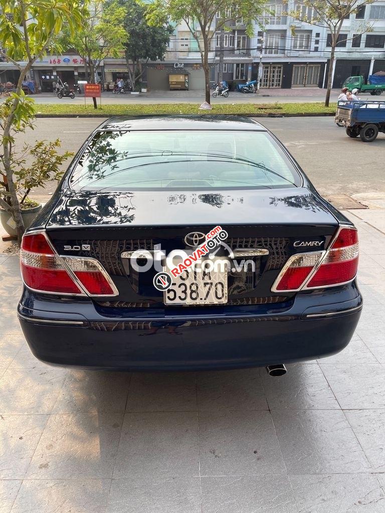 Cần bán xe Toyota Camry 3.0V sản xuất 2004, màu xanh lam, giá tốt-9