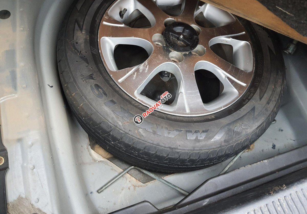 Cần bán gấp Toyota Camry 3.0 V6 năm sản xuất 2005, màu đen-1