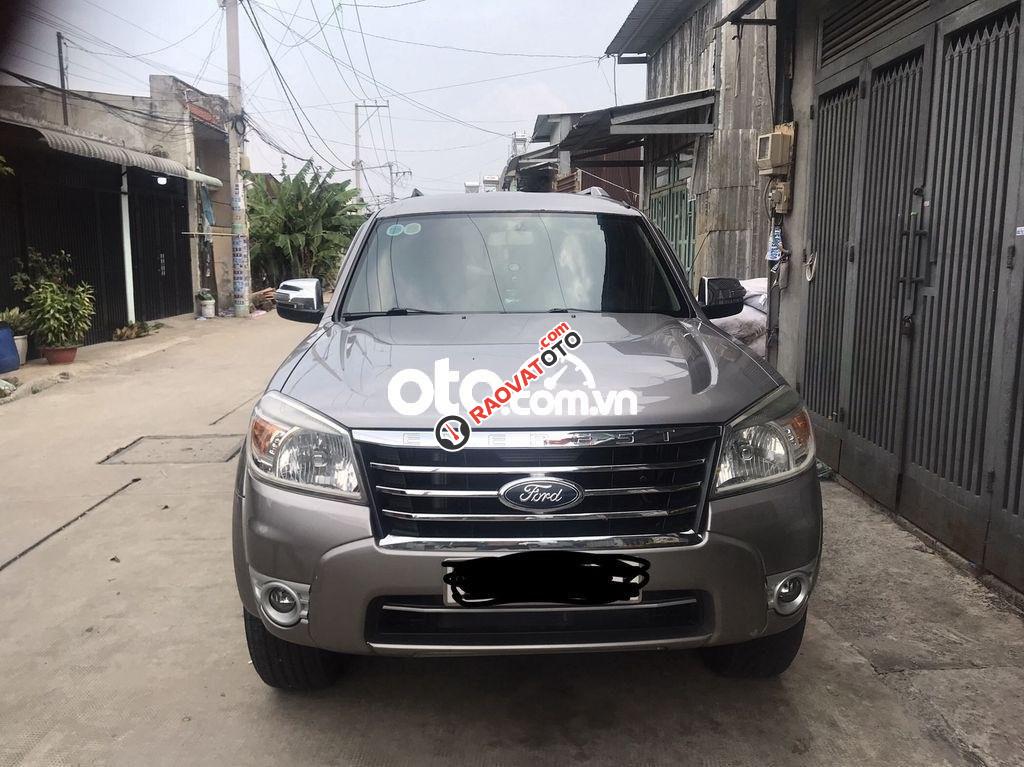 Bán ô tô Ford Everest MT năm sản xuất 2010, màu bạc chính chủ-0