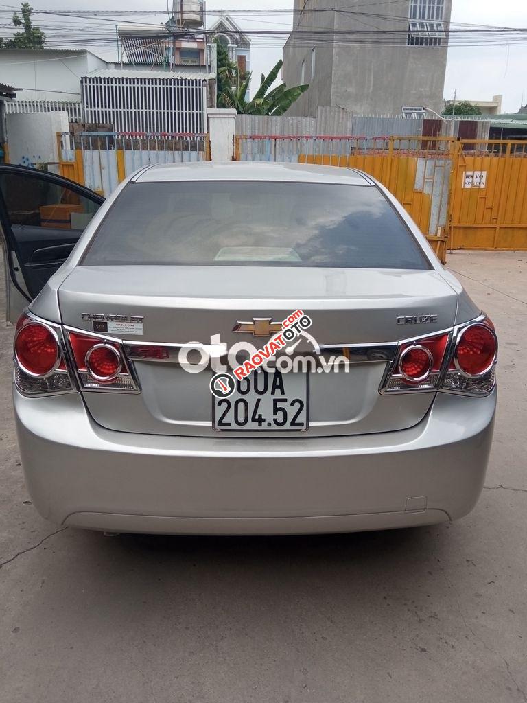 Cần bán Chevrolet Cruze MT sản xuất 2010, màu bạc-0