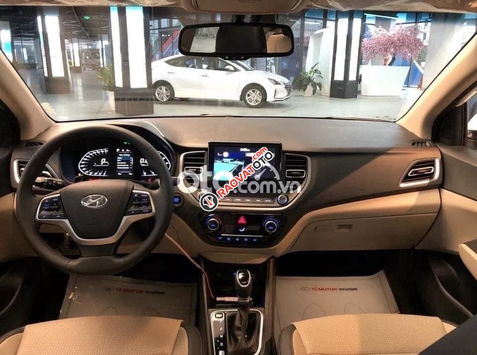 Bán xe Hyundai Accent AT năm 2021, màu trắng-1