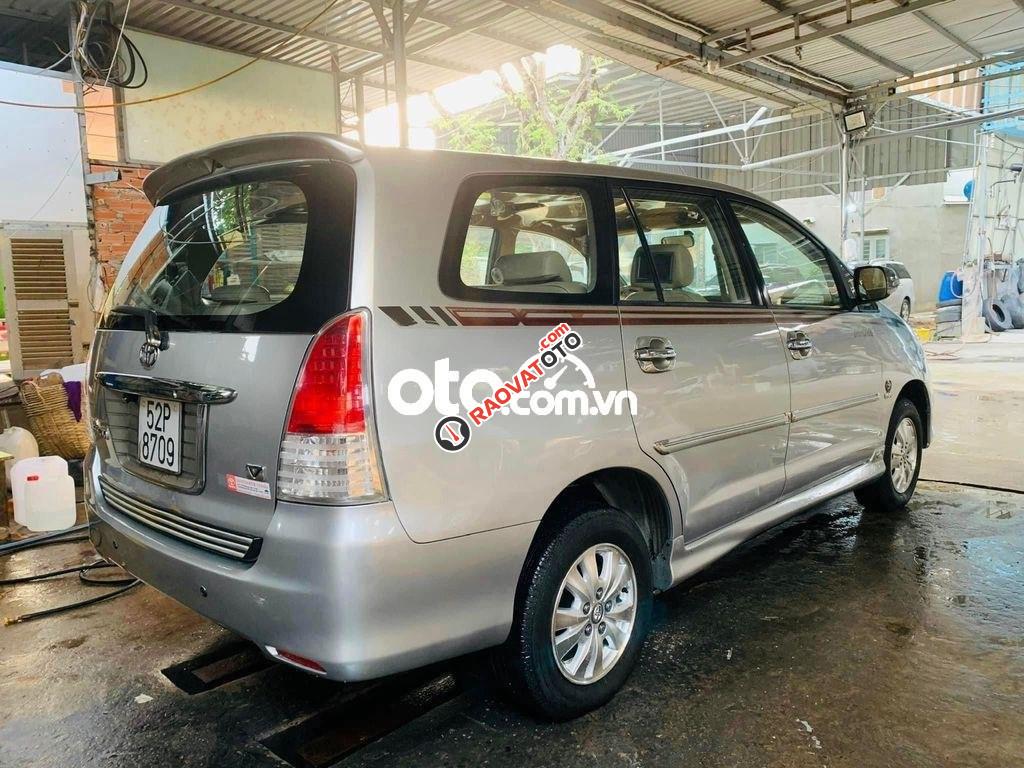 Cần bán Toyota Innova 2.0V năm sản xuất 2008, màu bạc giá cạnh tranh-2