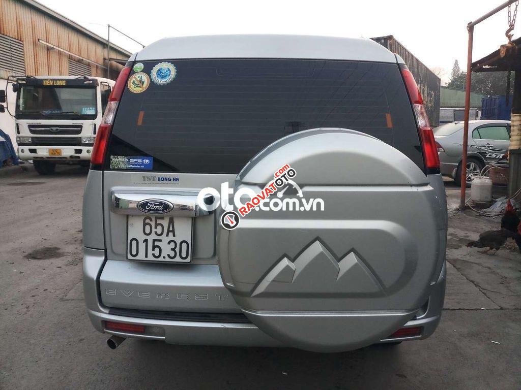 Cần bán Ford Everest 2.5MT sản xuất năm 2011, màu bạc, xe nhập-2