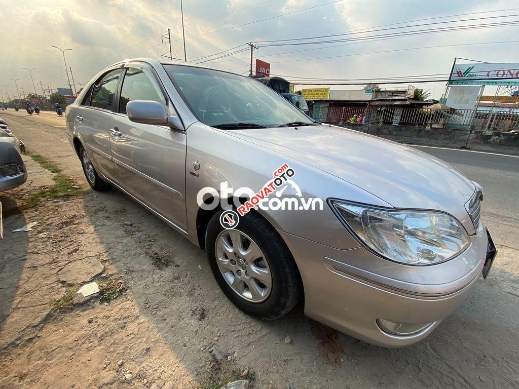 Bán Toyota Camry 2.4G năm sản xuất 2002, màu bạc như mới, giá 259tr-1