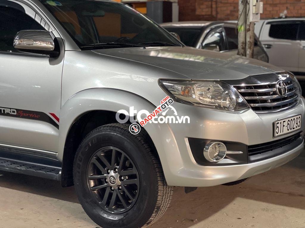 Cần bán Toyota Fortuner 2.7V 4x2 AT sản xuất 2016, màu bạc, 615 triệu-3