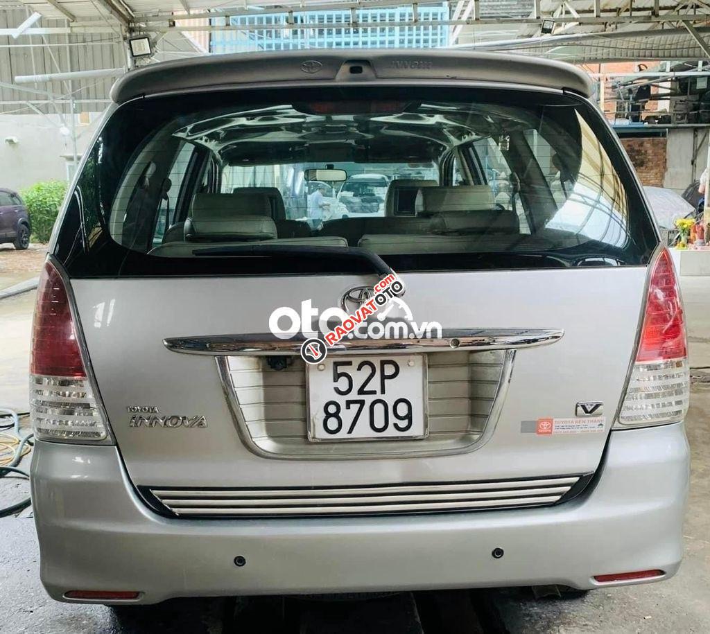 Cần bán Toyota Innova 2.0V năm sản xuất 2008, màu bạc giá cạnh tranh-1