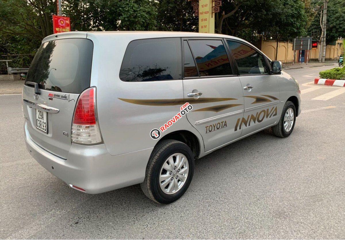 Bán Toyota Innova G năm sản xuất 2010, màu bạc xe gia đình, giá chỉ 290 triệu-3