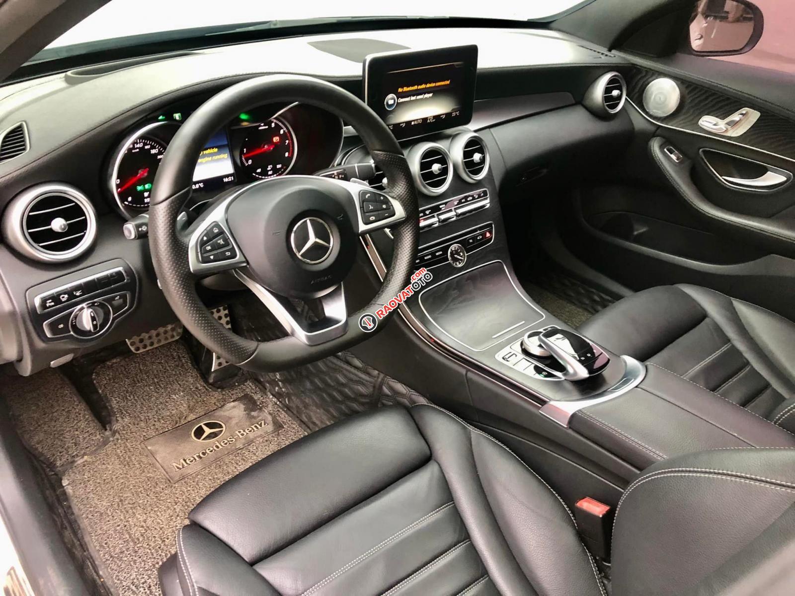 Bán Mercedes C300 AMG 2016 full option màu trắng, nội thất đen-6