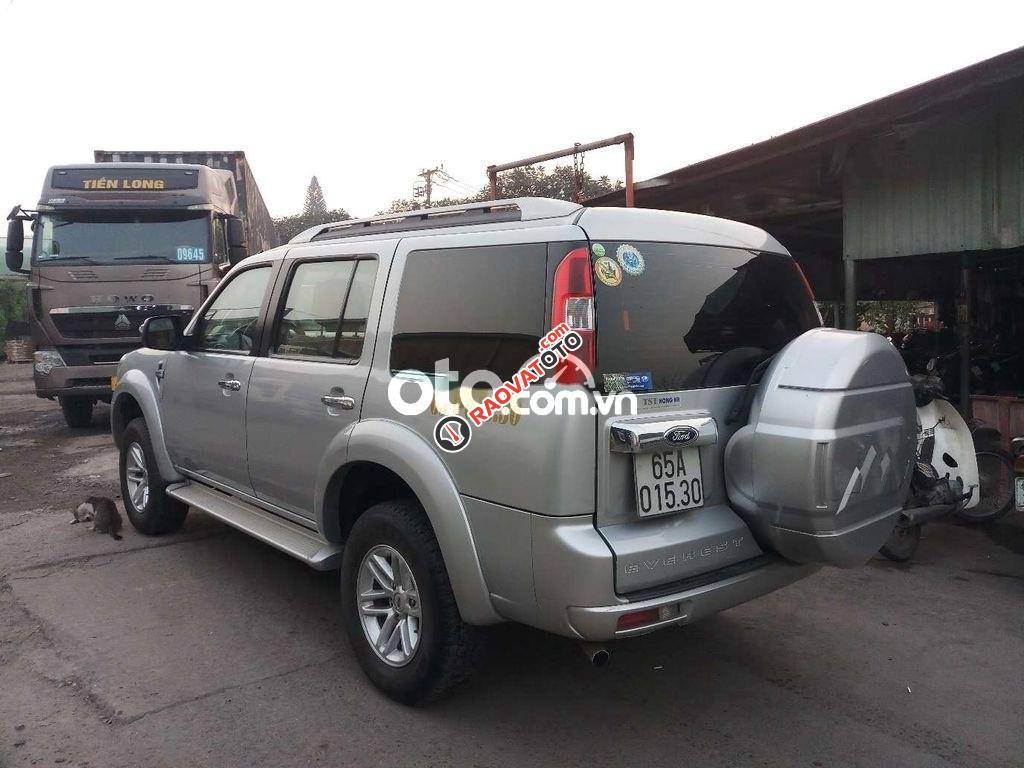 Cần bán Ford Everest 2.5MT sản xuất năm 2011, màu bạc, xe nhập-0