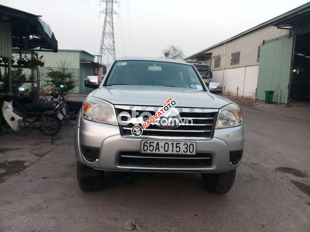 Cần bán Ford Everest 2.5MT sản xuất năm 2011, màu bạc, xe nhập-5