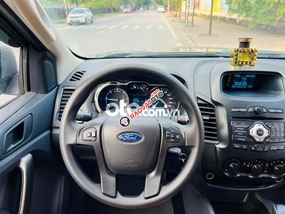 Bán xe Ford Ranger XLS 2.2L 4x2 AT năm sản xuất 2016, màu bạc, nhập khẩu nguyên chiếc-1