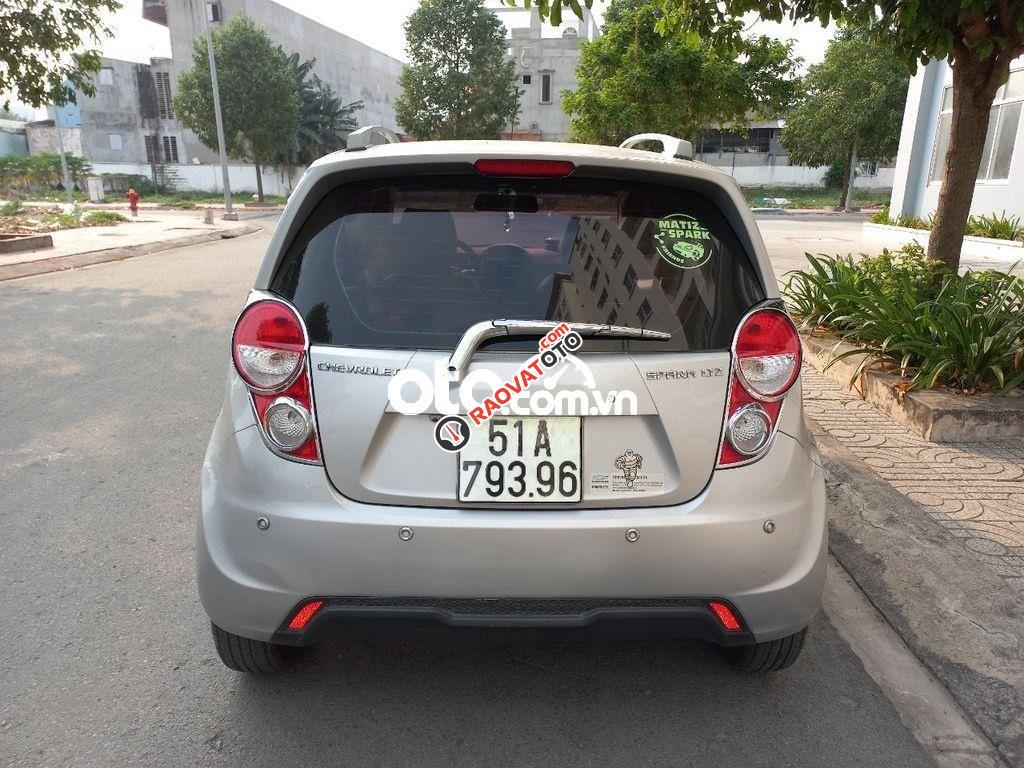 Cần bán gấp Chevrolet Spark LTZ sản xuất 2014, màu bạc-10