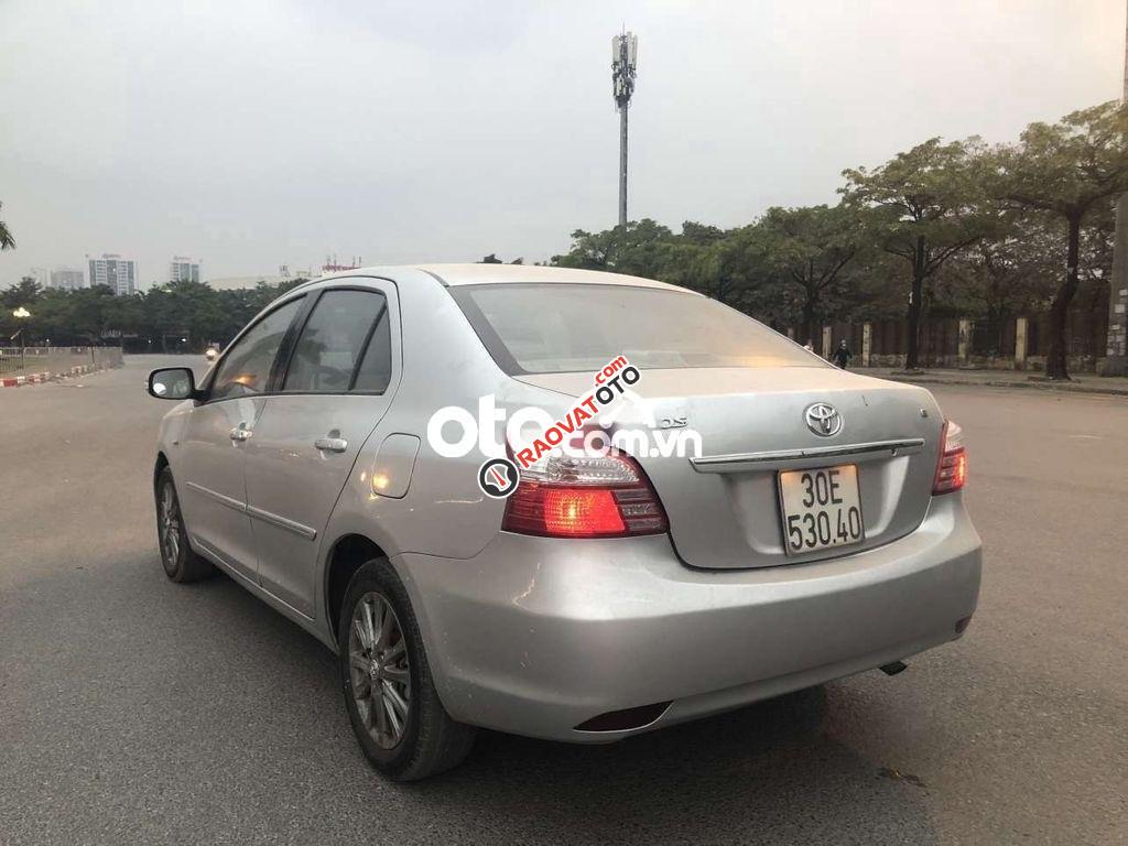 Xe Toyota Vios E năm 2013, màu bạc-8