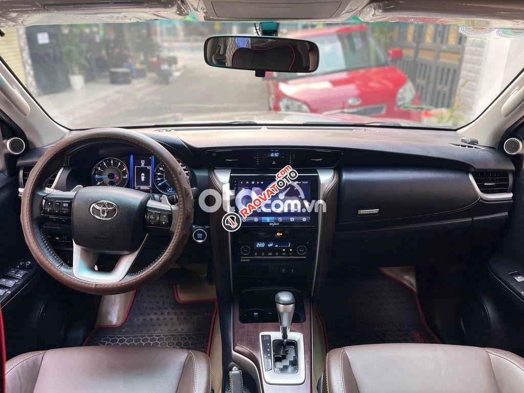 Bán xe Toyota Fortuner 2.7V 4x2 AT sản xuất năm 2017, màu bạc, 800tr-8