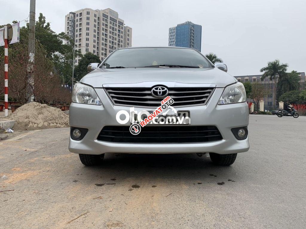 Bán Toyota Innova 2.0E sản xuất năm 2012, màu bạc-2