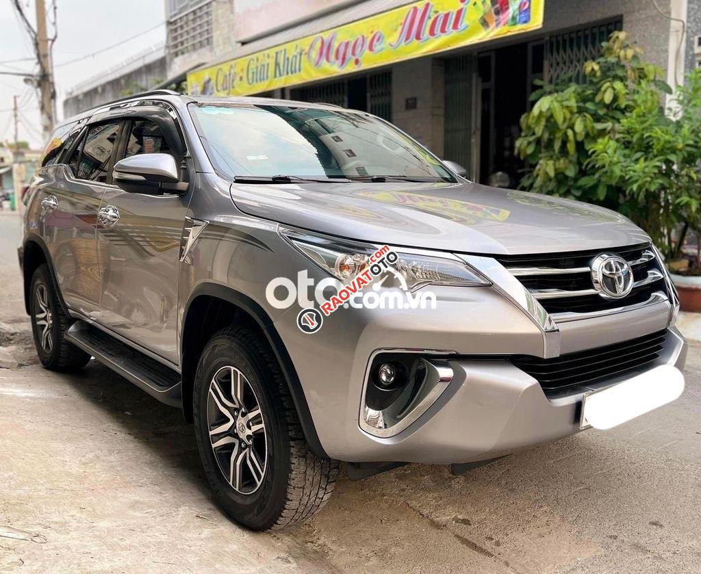 Bán xe Toyota Fortuner 2.7V 4x2 AT sản xuất năm 2017, màu bạc, 800tr-3