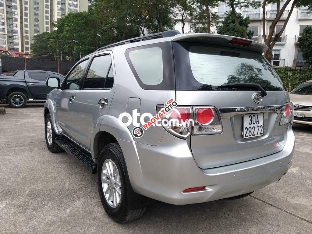 Cần bán Toyota Fortuner 2.7V 4x2 AT sản xuất năm 2014, màu bạc giá cạnh tranh-6