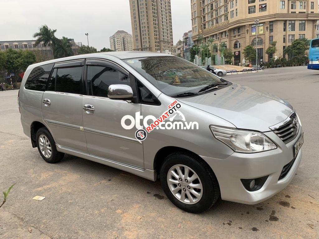 Bán Toyota Innova 2.0E sản xuất năm 2012, màu bạc-7