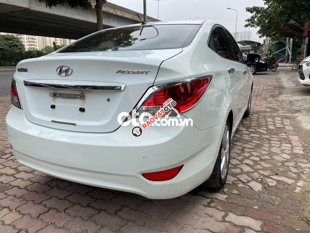 Cần bán gấp Hyundai Accent 1.4AT sản xuất năm 2012, màu trắng, nhập khẩu-1