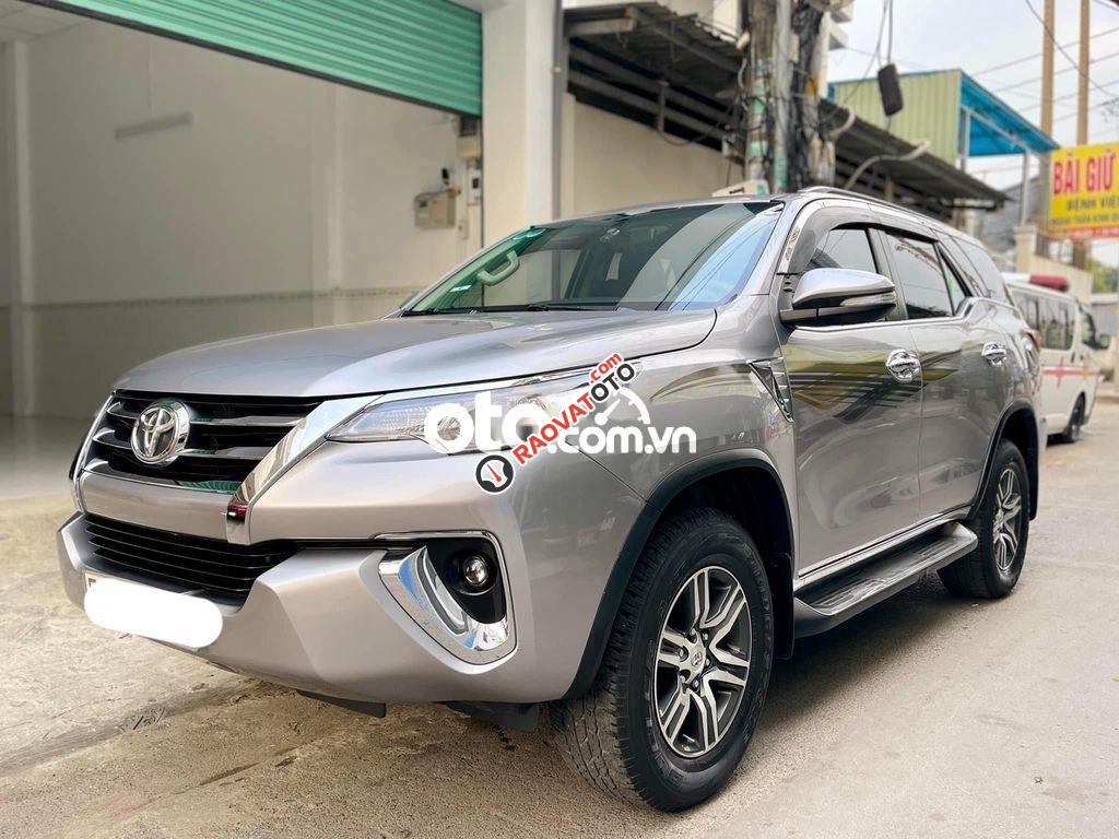 Bán xe Toyota Fortuner 2.7V 4x2 AT sản xuất năm 2017, màu bạc, 800tr-4