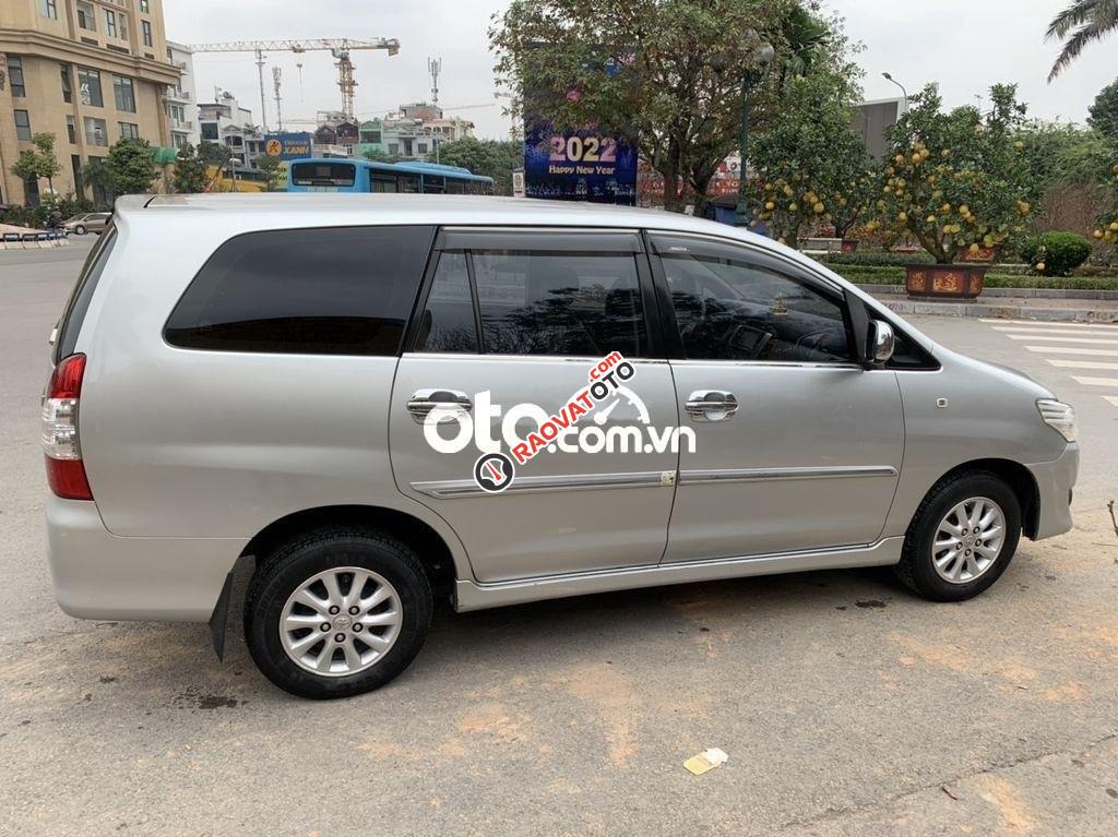 Bán Toyota Innova 2.0E sản xuất năm 2012, màu bạc-7