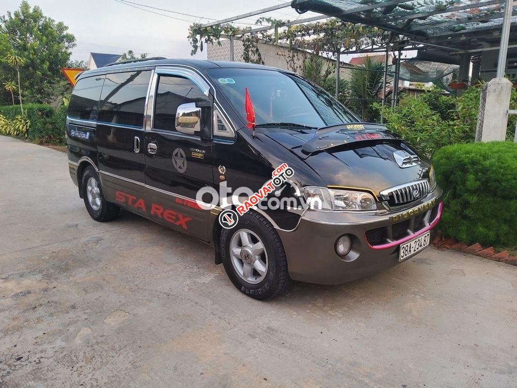 Cần bán lại xe Hyundai Starex 9 chỗ máy dầu sản xuất 2001, màu đen, giá chỉ 195 triệu-2