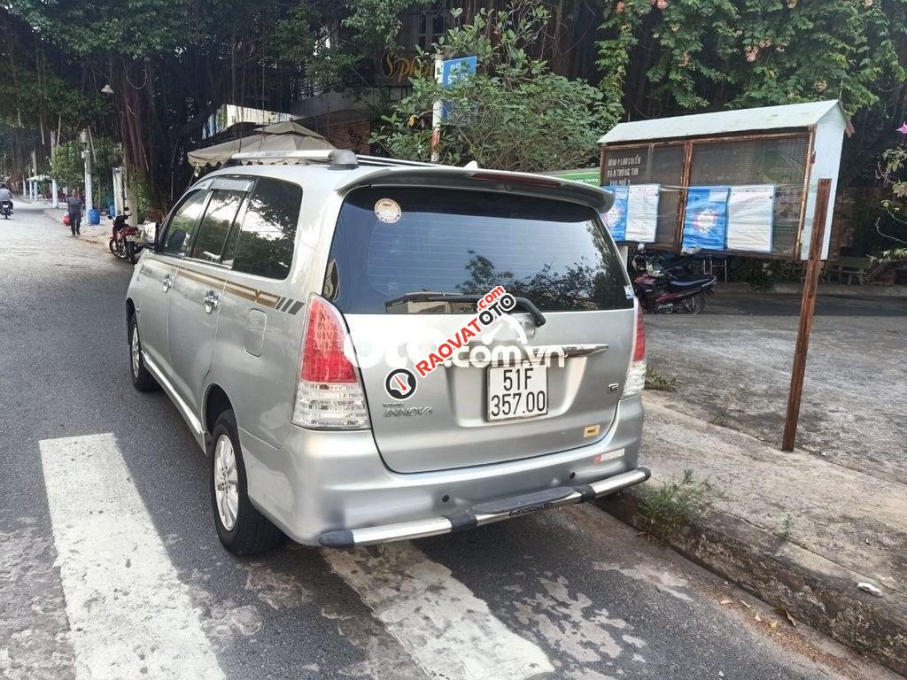 Cần bán Toyota Innova 2.0G năm 2011, màu bạc-5