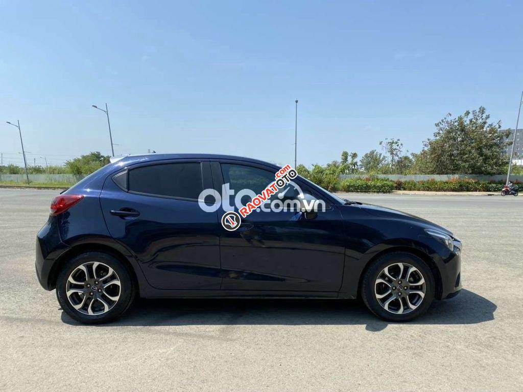Cần bán Mazda 2 1.5AT sản xuất năm 2016, màu đen, xe nhập số tự động-4