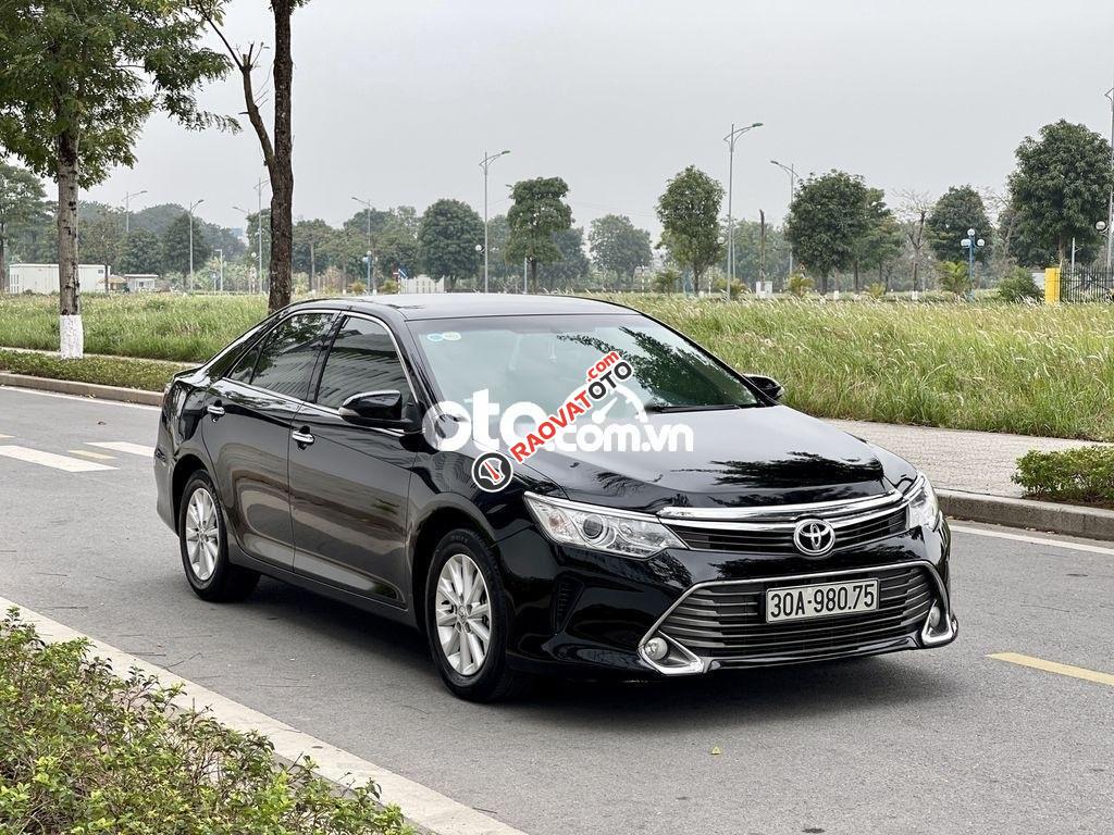 Cần bán lại xe Toyota Camry 2.0E năm sản xuất 2016, màu đen, giá tốt-9