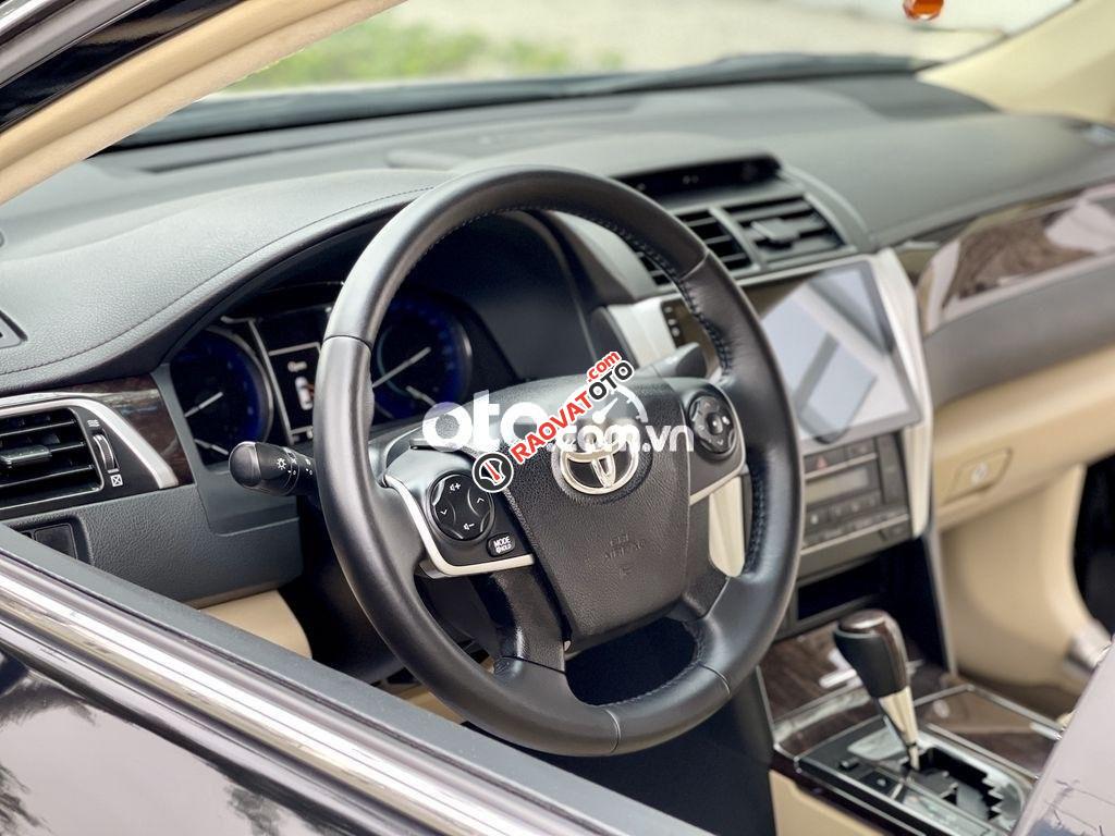 Cần bán lại xe Toyota Camry 2.0E năm sản xuất 2016, màu đen, giá tốt-5