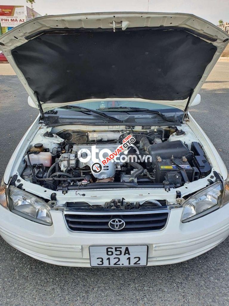 Cần bán xe Toyota Camry GLi sản xuất năm 2001, màu trắng  -8