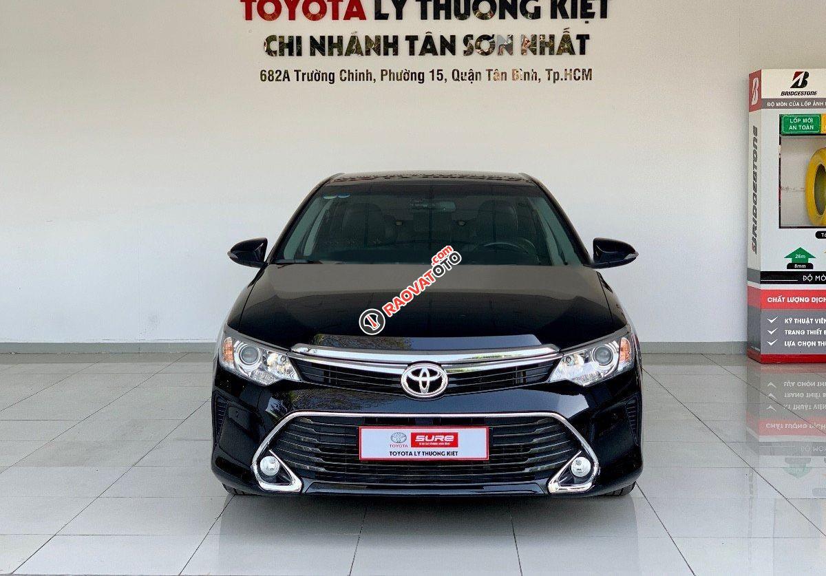 Cần bán gấp Toyota Camry 2.5Q sản xuất 2017, màu đen-0