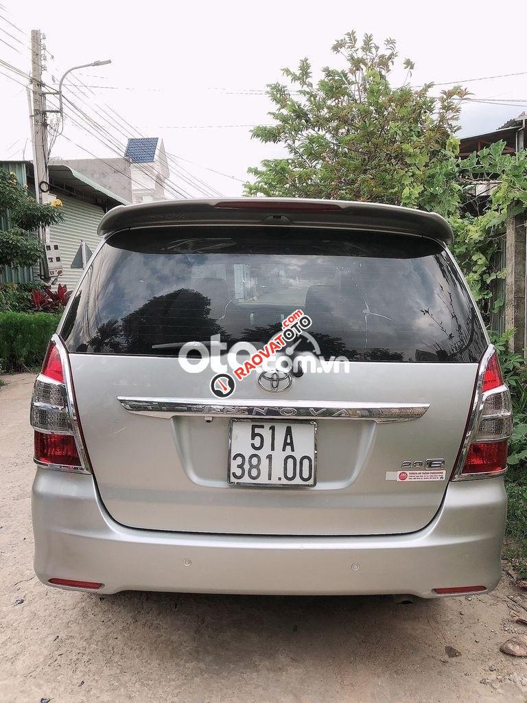 Bán Toyota Innova 2.0G sản xuất năm 2012, màu bạc xe gia đình, giá tốt-5