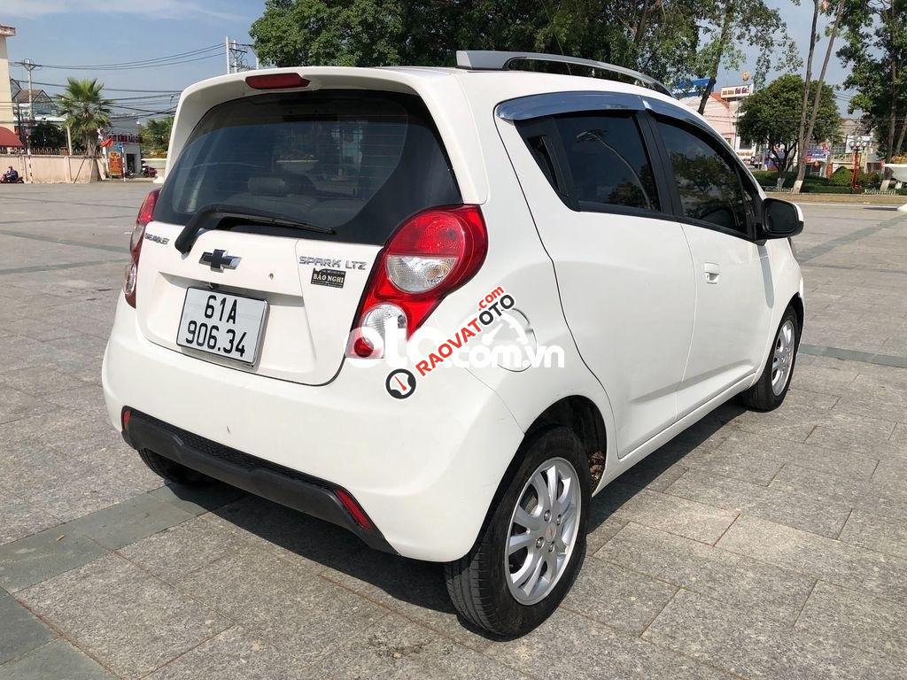 Cần bán gấp Chevrolet Spark LTZ sản xuất 2013, màu trắng-2