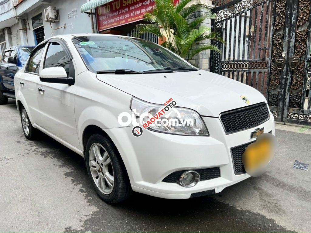 Cần bán gấp Chevrolet Aveo MT sản xuất 2016, màu trắng, giá tốt-5