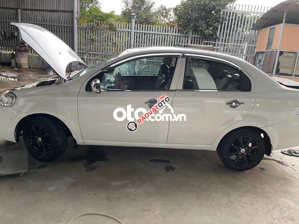 Cần bán xe Daewoo Gentra SX sản xuất năm 2008, màu trắng, giá tốt-1