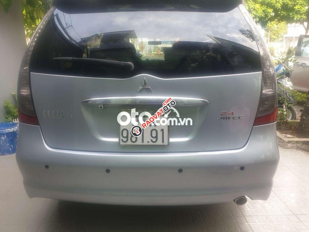 Bán xe Mitsubishi Grandis 2.4 sản xuất 2006, màu bạc-4