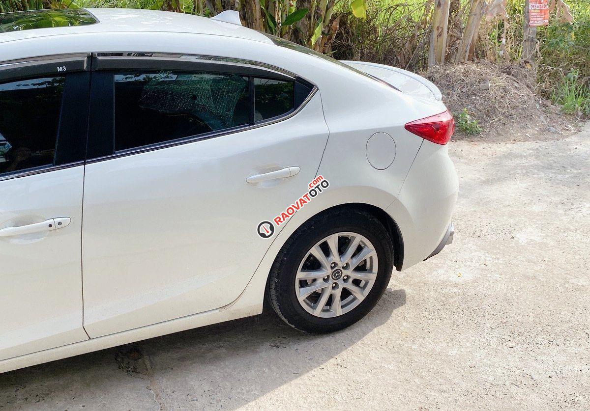 Cần bán xe Mazda 3 1.5 AT sản xuất 2017, màu trắng xe gia đình-0