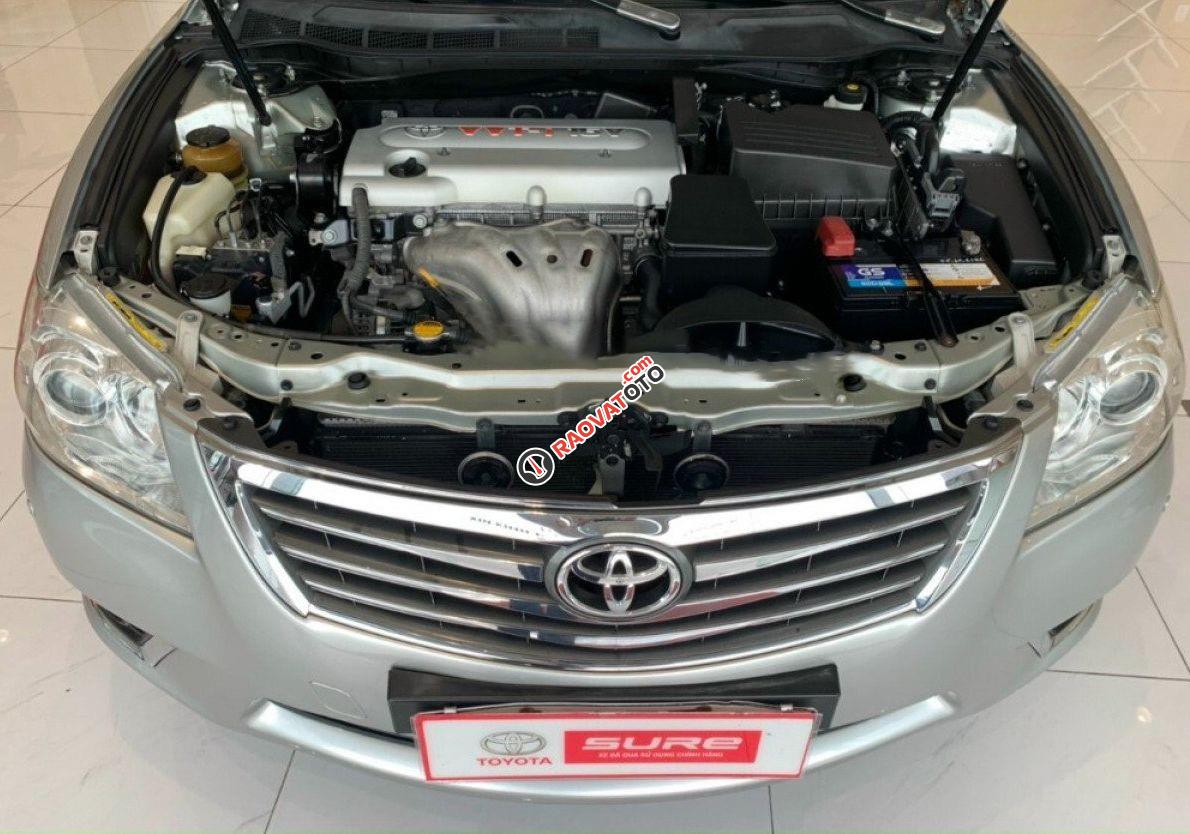 Cần bán lại xe Toyota Camry 2.4G năm 2011, màu bạc xe gia đình-1