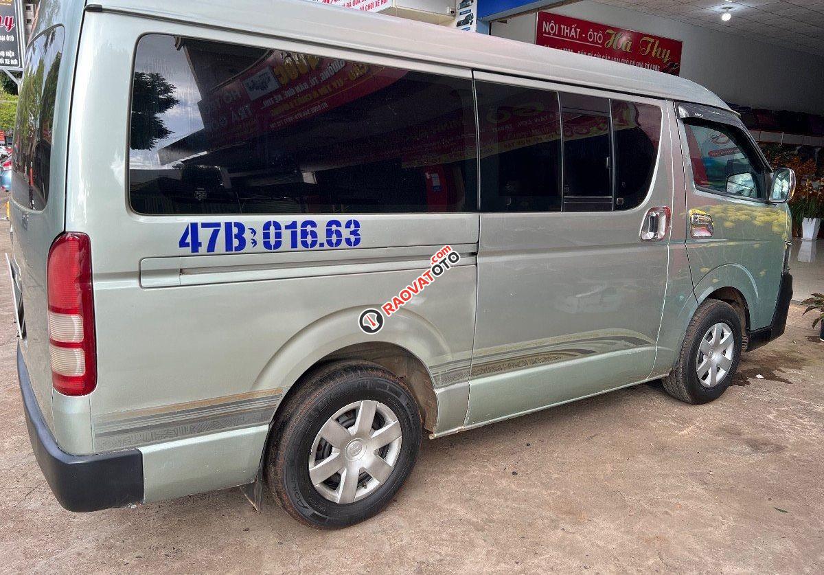 Cần bán gấp Toyota Hiace MT năm 2010, màu xanh lam-0