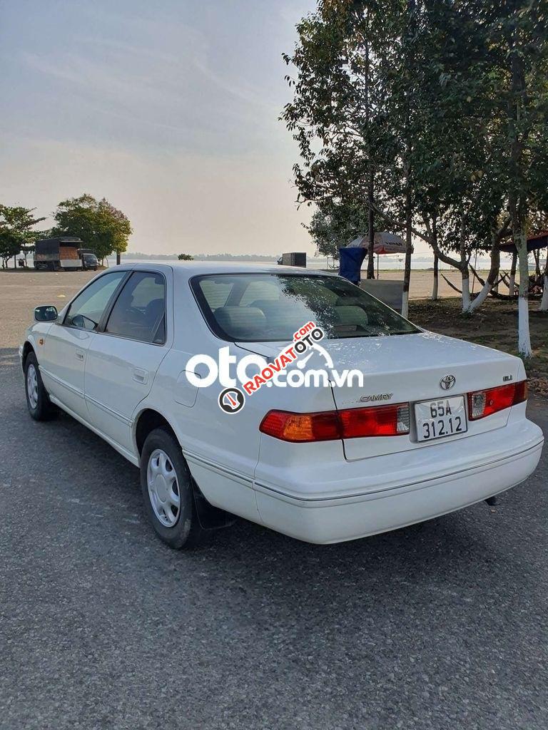 Cần bán xe Toyota Camry GLi sản xuất năm 2001, màu trắng  -5