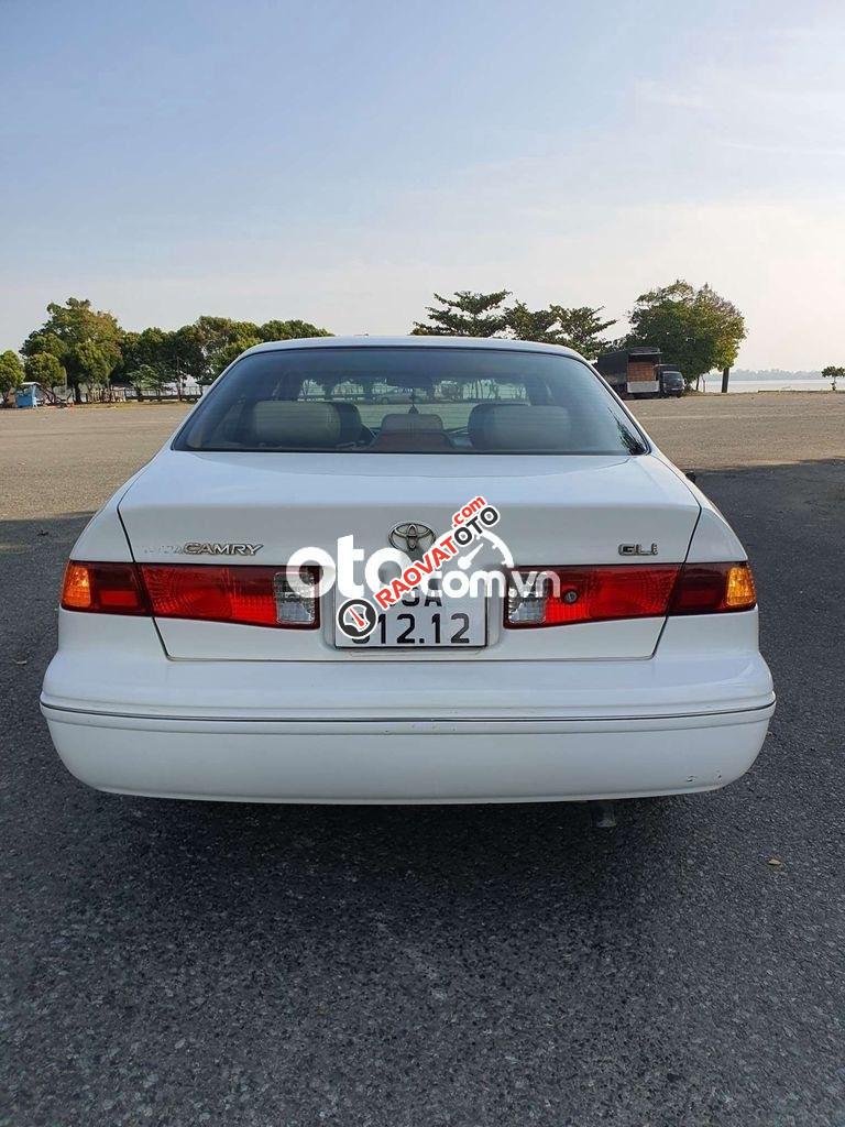 Cần bán xe Toyota Camry GLi sản xuất năm 2001, màu trắng  -3