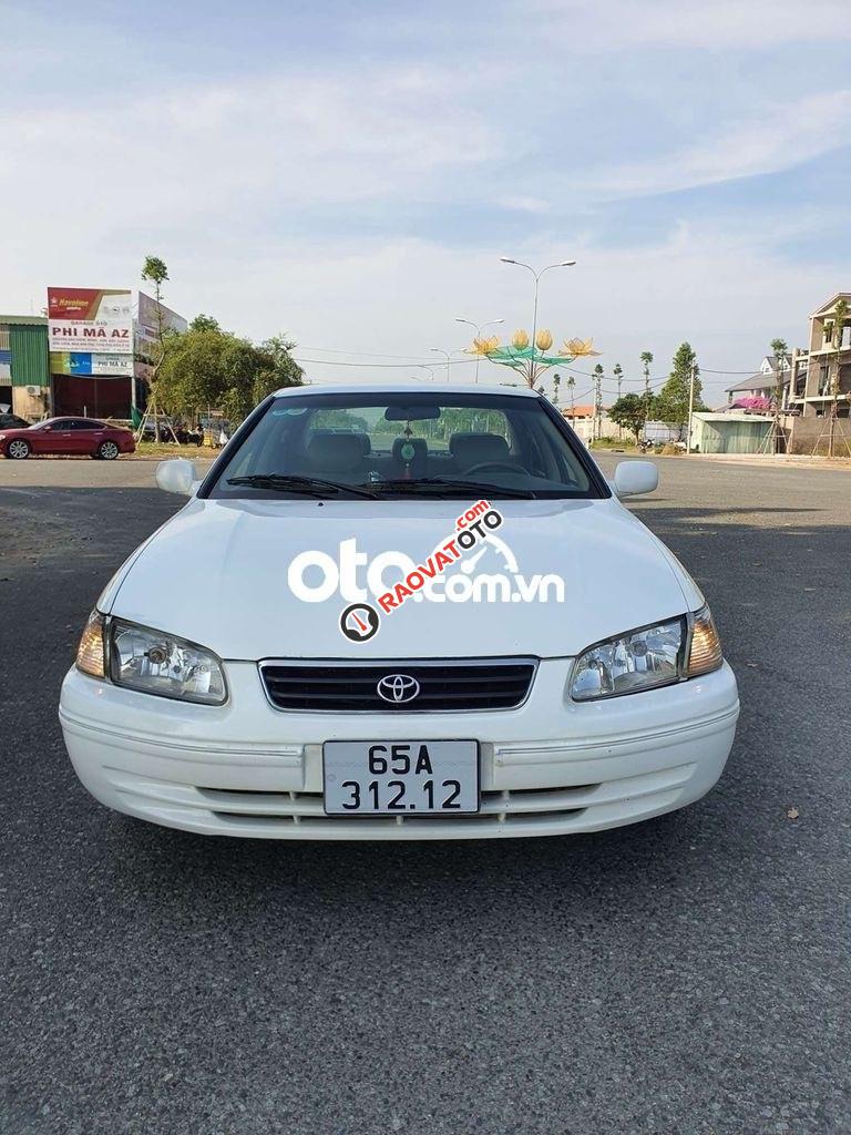 Cần bán xe Toyota Camry GLi sản xuất năm 2001, màu trắng  -0