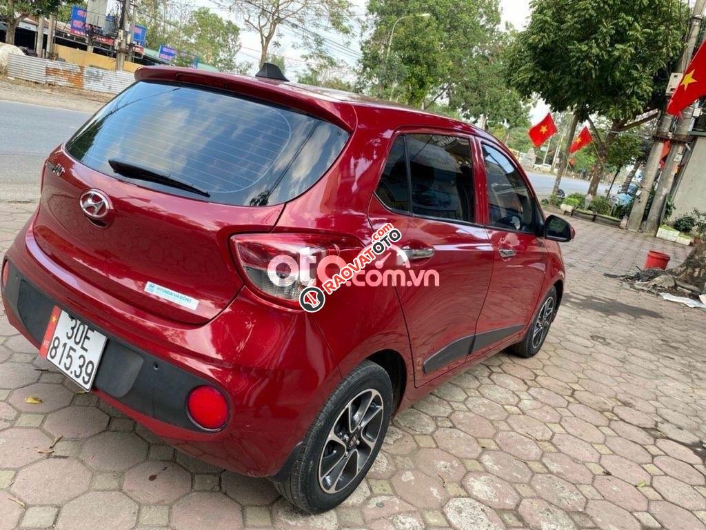 Cần bán Hyundai Grand i10 1.0AT năm 2017, màu đỏ chính chủ giá cạnh tranh-0