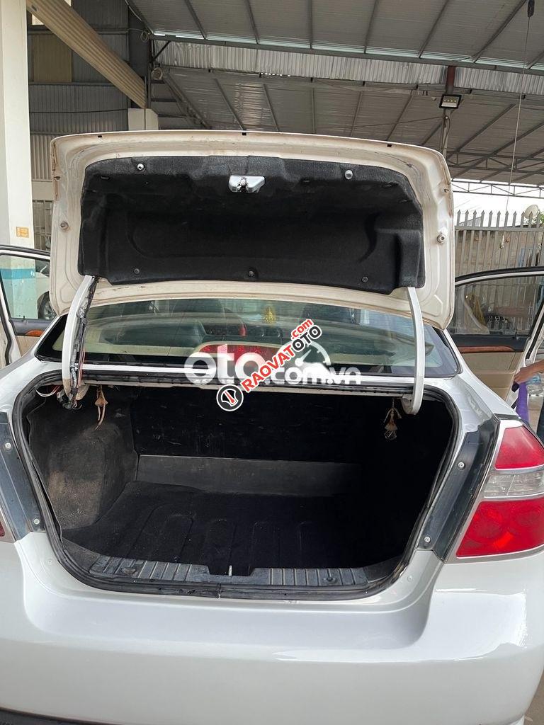 Cần bán xe Daewoo Gentra SX sản xuất năm 2008, màu trắng, giá tốt-7